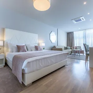 4* Pensión & Preelook