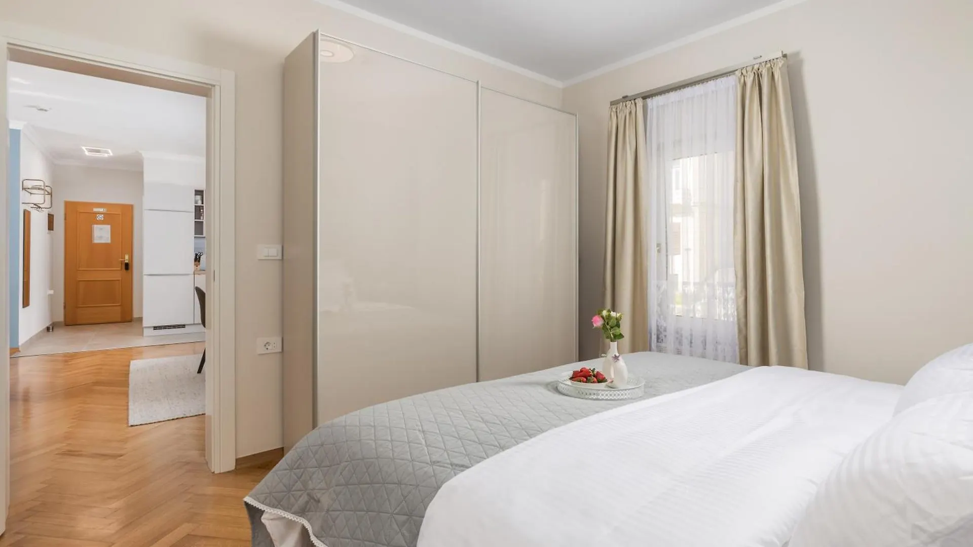 Apartment Marina -1St Row To The Sea With Private Parking Opatija