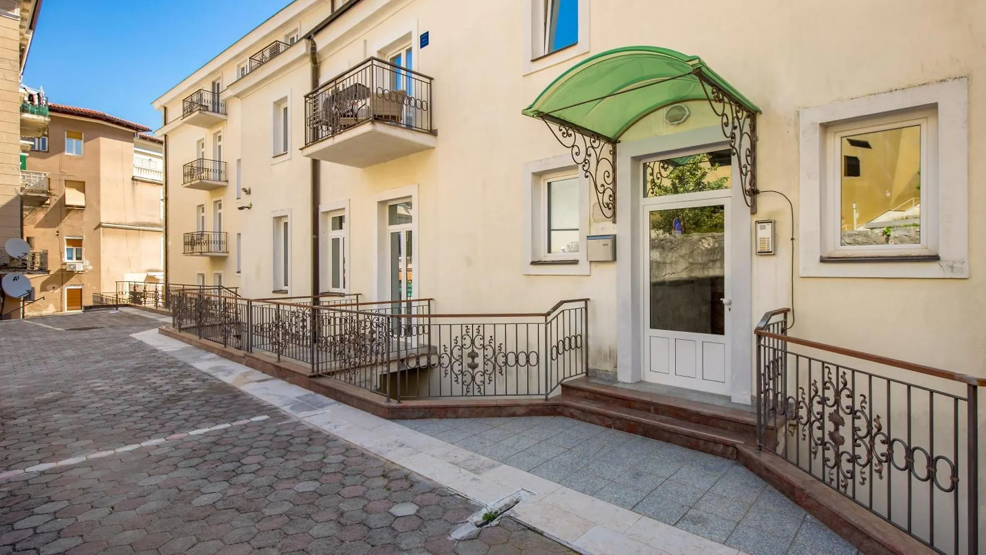 Apartment Marina -1St Row To The Sea With Private Parking Opatija Croatia
